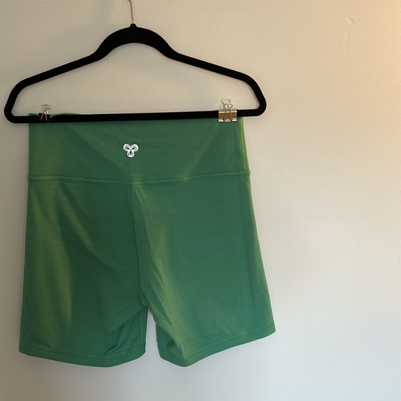 Aritiza Biker shorts in Green. - Picture 2 of 4